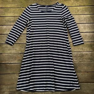 Gap navy striped t-shirt swing dress w/pockets